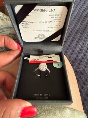 NWT Moissanite Sterling Silver oval Ring in Sparkling White